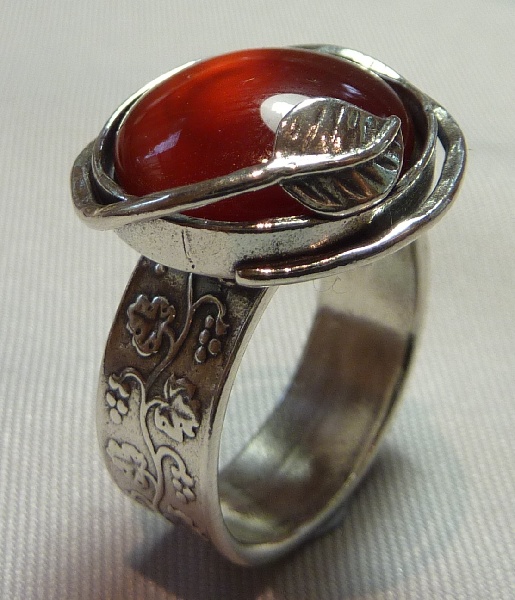 Visit Sterling silver ring with large carnelian